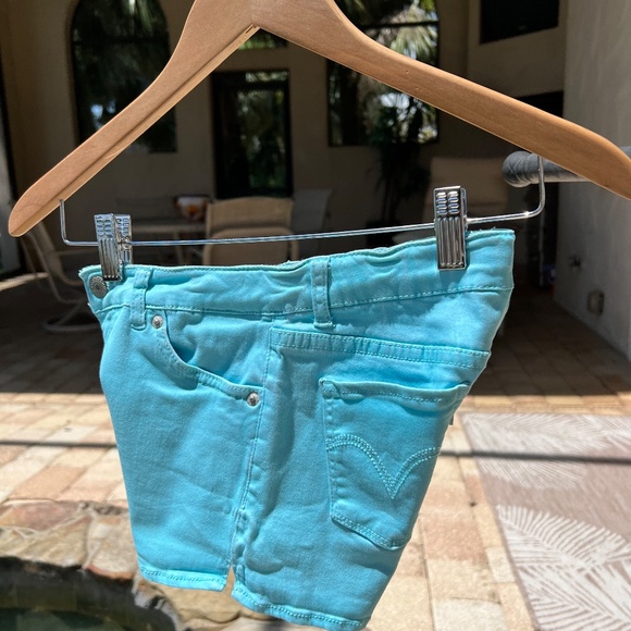 Levy's Kids Girlfriend Fit Printed Color Shorty Shorts - Picture 4 of 14